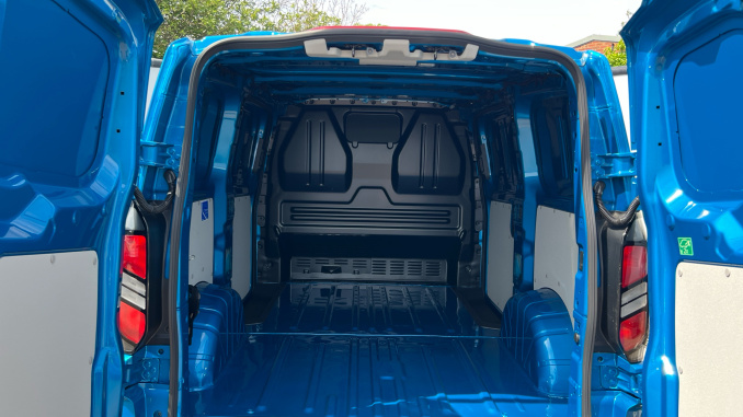 Ford Transit Custom 320 L1 Diesel Fwd 2.0 EcoBlue 150ps H1 Van Limited - Image 4
